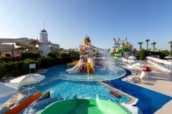 MIRACLE RESORT Pools & Beach